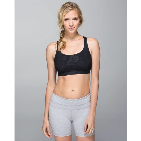 Lululemon Energy Bra in Flat Inky Floral Embossed Black - Picture 4 of 8